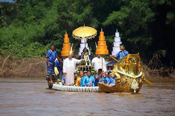 ประเพณีอุ้มพระดำน้ำ ประเพณีอุ้มพระดำน้ำ