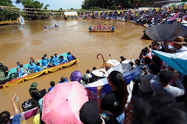 ประเพณีอุ้มพระดำน้ำ ประเพณีอุ้มพระดำน้ำ