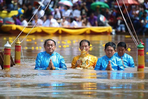 ประเพณีอุ้มพระดำน้ำ ประเพณีอุ้มพระดำน้ำ