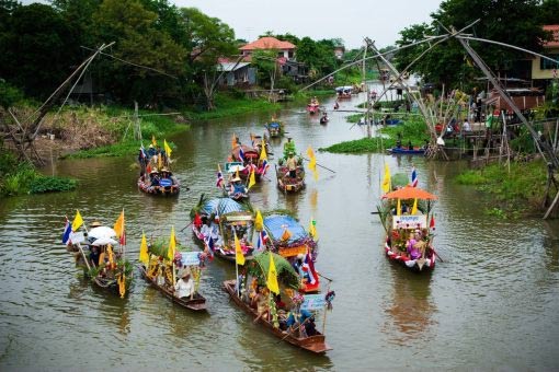 งานประเพณีแห่เทียนพรรษาทางน้ำที่ลาดชะโด งานประเพณีแห่เทียนพรรษาทางน้ำที่ลาดชะโด