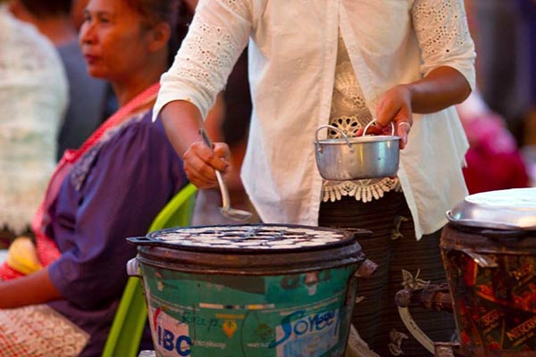 ตลาดซาโม่น ตลาดซาโม่น