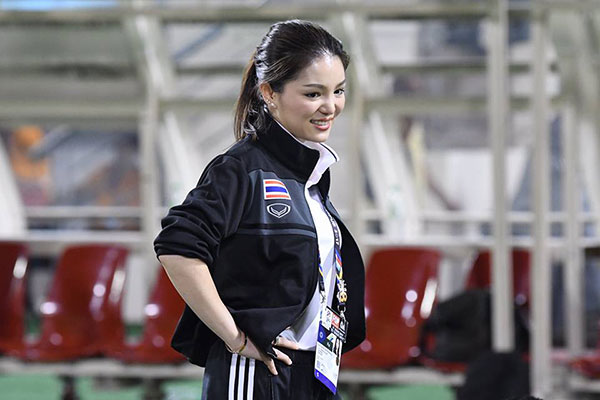 เปิดประวัติ มาดามเดียร์ ผู้จัดการทีมช้างศึก ชุดยู-23 เปิดประวัติ มาดามเดียร์ ผู้จัดการทีมช้างศึก ชุดยู-23
