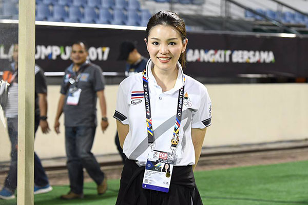เปิดประวัติ มาดามเดียร์ ผู้จัดการทีมช้างศึก ชุดยู-23 เปิดประวัติ มาดามเดียร์ ผู้จัดการทีมช้างศึก ชุดยู-23