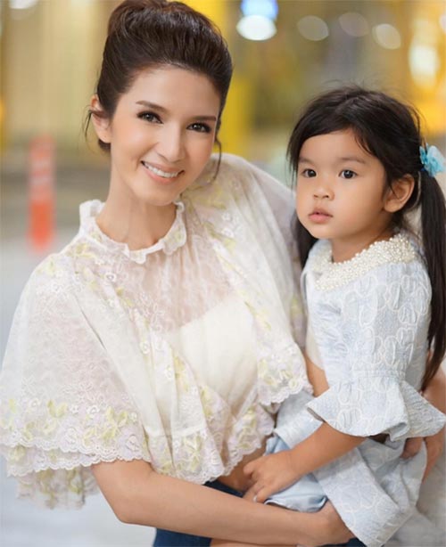 ดารา คุณแม่เลี้ยงเดี่ยว ดารา คุณแม่เลี้ยงเดี่ยว