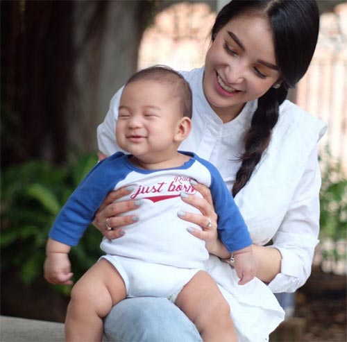 แม่ลูกดารา แม่ลูกดารา