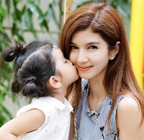 แม่ลูกดารา แม่ลูกดารา