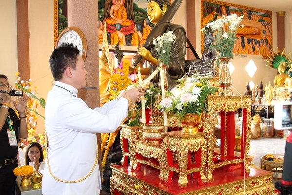 หมอลักษณ์ นำคณะสายบุญ ทอดกฐินคำชะโนด หมอลักษณ์ นำคณะสายบุญ ทอดกฐินคำชะโนด