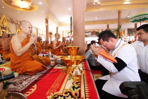 หมอลักษณ์ นำคณะสายบุญ ทอดกฐินคำชะโนด หมอลักษณ์ นำคณะสายบุญ ทอดกฐินคำชะโนด