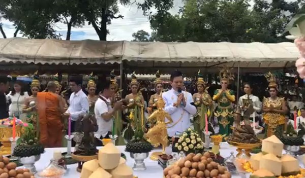 หมอลักษณ์ นำคณะสายบุญ ทอดกฐินคำชะโนด หมอลักษณ์ นำคณะสายบุญ ทอดกฐินคำชะโนด