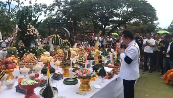 หมอลักษณ์ นำคณะสายบุญ ทอดกฐินคำชะโนด หมอลักษณ์ นำคณะสายบุญ ทอดกฐินคำชะโนด