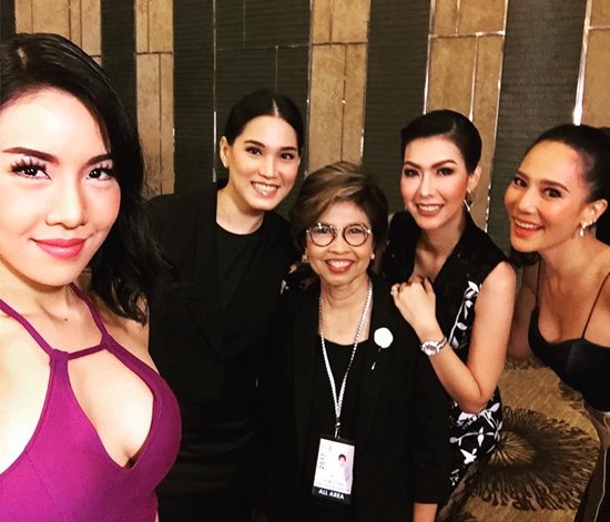 รุ่นพี่มิสยูนิเวิร์ส รวมตัวประชันความสวย ต้อนรับนางงามรุ่นน้อง รุ่นพี่มิสยูนิเวิร์ส รวมตัวประชันความสวย ต้อนรับนางงามรุ่นน้อง