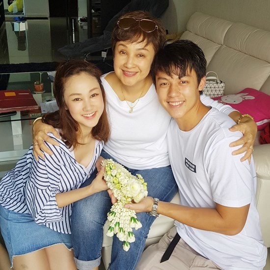 แม่ลูกดารา แม่ลูกดารา