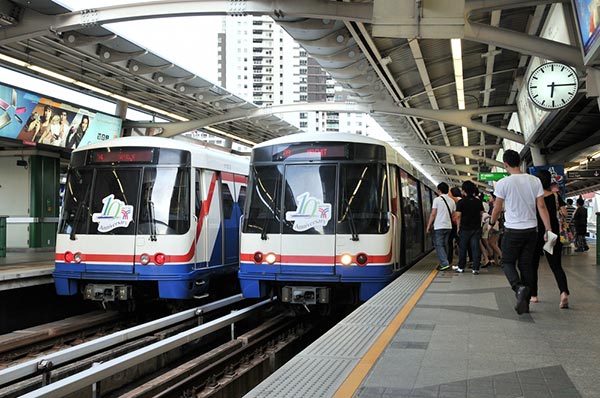 รถไฟฟ้า รถไฟฟ้า