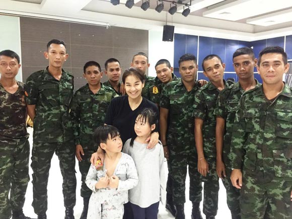 น้องออก้า ลงพื้นที่ช่วยเหลือน้ำท่วมภาคใต้ น้องออก้า ลงพื้นที่ช่วยเหลือน้ำท่วมภาคใต้