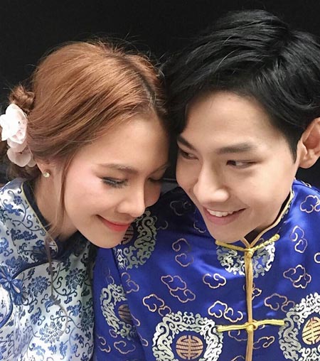 โบวี่ โอม โบวี่ โอม