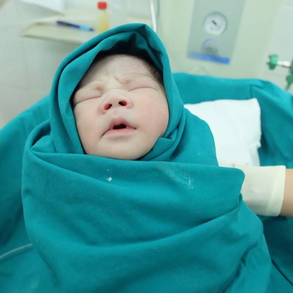เพี๊ยช กนกลดา คลอดลูก ตั้งชื่อ น้องมอเตอร์ เพี๊ยช กนกลดา คลอดลูก ตั้งชื่อ น้องมอเตอร์