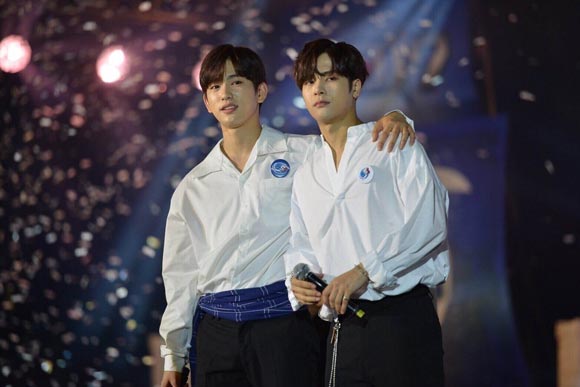 เอสฟินติดเกาะกับ GOT7 เอสฟินติดเกาะกับ GOT7