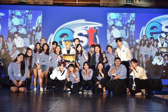 เอสฟินติดเกาะกับ GOT7 เอสฟินติดเกาะกับ GOT7