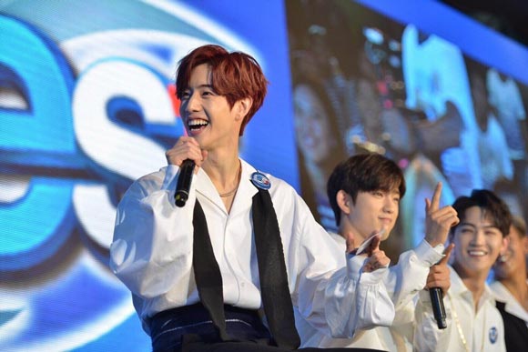 เอสฟินติดเกาะกับ GOT7 เอสฟินติดเกาะกับ GOT7