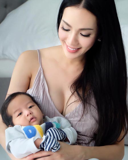 อ๋อม สกาวใจ อ๋อม สกาวใจ