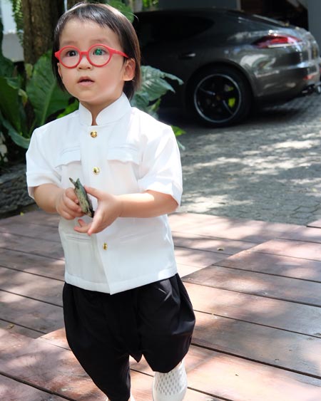 ลูกดารา แต่งชุดไทย วันลอยกระทง ลูกดารา แต่งชุดไทย วันลอยกระทง