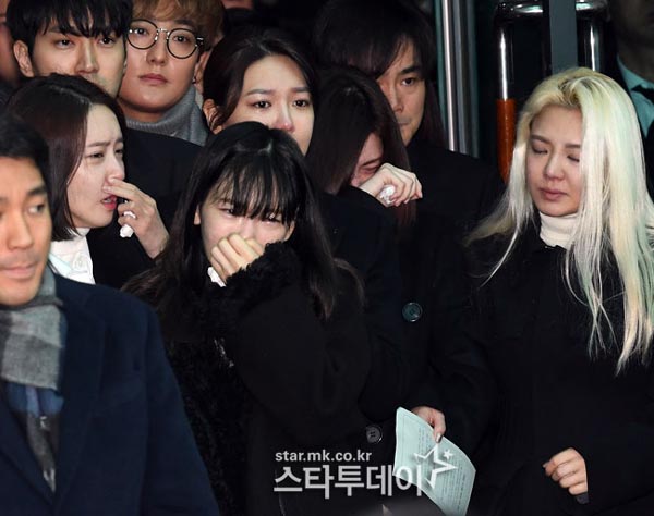 พี่น้องร่วมค่ายร่วมส่ง จงฮยอน SHINee พี่น้องร่วมค่ายร่วมส่ง จงฮยอน SHINee