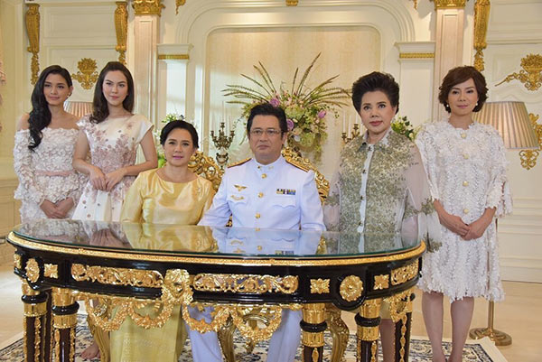 เหมือนคนละฟากฟ้า เหมือนคนละฟากฟ้า