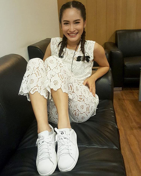 พลอย พลอยพรรณ พลอย พลอยพรรณ