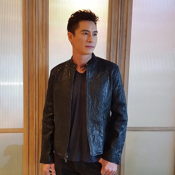 พลอย ปีเตอร์ พลอย ปีเตอร์