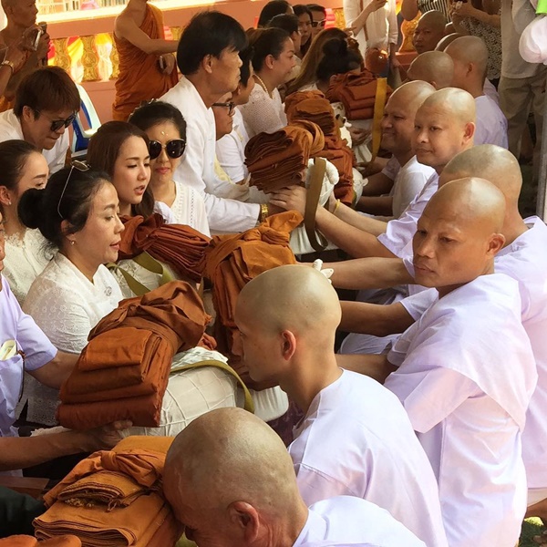 ดาราทำบุญ ดาราทำบุญ
