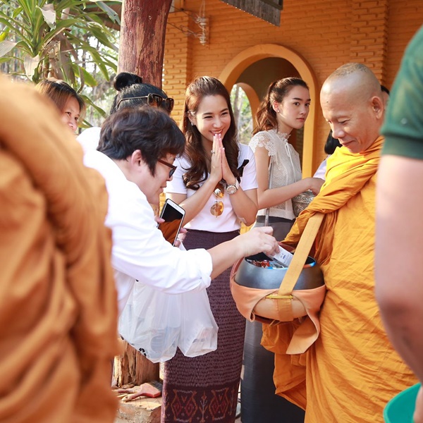 ดาราทำบุญ ดาราทำบุญ