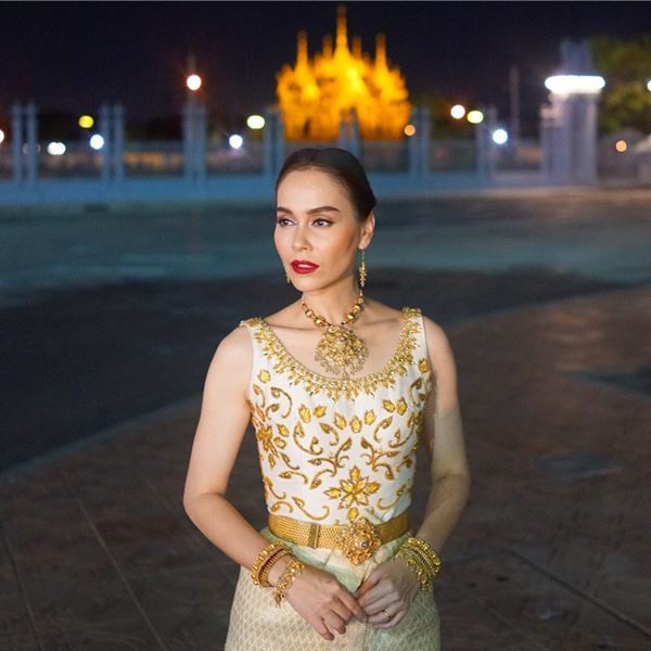 ดาราชุดไทย ดาราชุดไทย