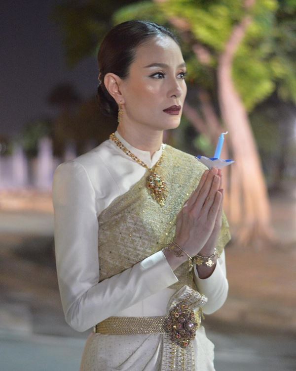 ดาราชุดไทย ดาราชุดไทย