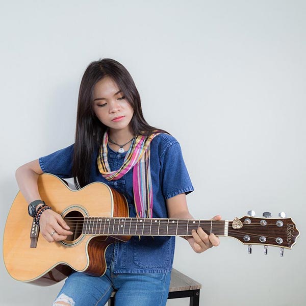 ผู้สาวขาเลาะ ผู้สาวขาเลาะ