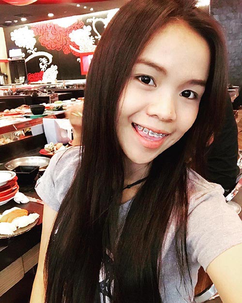 ผู้สาวขาเลาะ ผู้สาวขาเลาะ