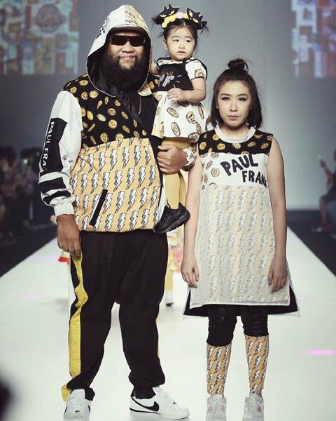 น้องชูใจ ลูกพ่อกอล์ฟ ฮอตสุด ๆ ฮั่น เดอะสตาร์ เอ็นดู นั่งติดเวทีรอชมความน่ารัก น้องชูใจ ลูกพ่อกอล์ฟ ฮอตสุด ๆ ฮั่น เดอะสตาร์ เอ็นดู นั่งติดเวทีรอชมความน่ารัก