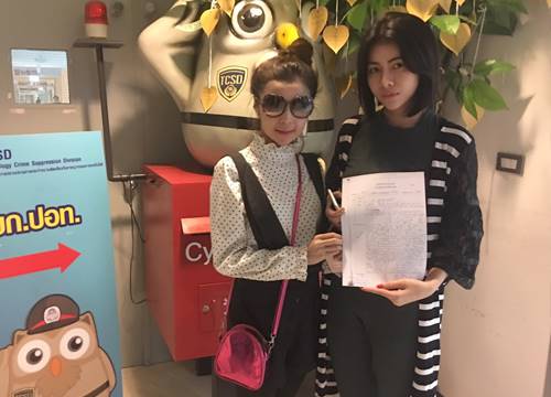 สาวนุ่งสั้นใส่ชุดครุย แจ้งปอท.เอาผิดคนปล่อยภาพ-ขอโทษสังคม สาวนุ่งสั้นใส่ชุดครุย แจ้งปอท.เอาผิดคนปล่อยภาพ-ขอโทษสังคม