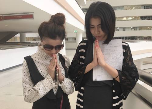 สาวนุ่งสั้นใส่ชุดครุย แจ้งปอท.เอาผิดคนปล่อยภาพ-ขอโทษสังคม สาวนุ่งสั้นใส่ชุดครุย แจ้งปอท.เอาผิดคนปล่อยภาพ-ขอโทษสังคม