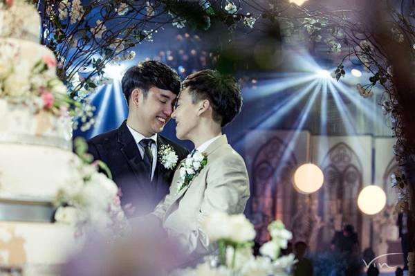 เก็บตกภาพงานแต่ง บอย เก่ง คู่รักเกย์เน็ตไอดอล วิวาห์หวานชื่น เก็บตกภาพงานแต่ง บอย เก่ง คู่รักเกย์เน็ตไอดอล วิวาห์หวานชื่น