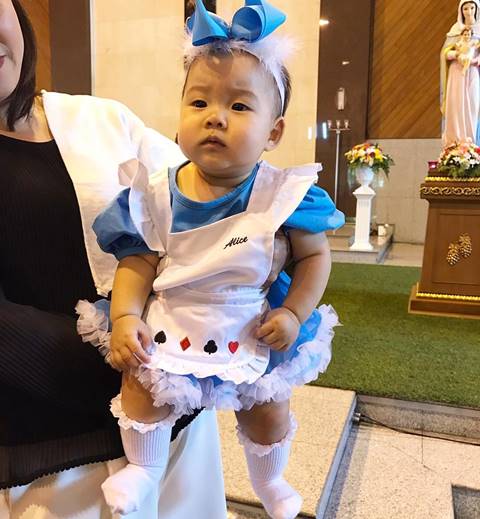 อั๊ยย่ะ !! น้องเป่าเปา แปลงโฉมเป็น อลิซ แห่งบางพลีแลนด์ น่ารักฝุด ๆ อั๊ยย่ะ !! น้องเป่าเปา แปลงโฉมเป็น อลิซ แห่งบางพลีแลนด์ น่ารักฝุด ๆ