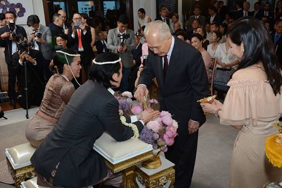 สุเทพ เทือกสุบรรณ ปลื้มใจ น้ำทิพย์ ลูกสาวคนเล็ก แต่งงาน นิโคลัส โฮ สุเทพ เทือกสุบรรณ ปลื้มใจ น้ำทิพย์ ลูกสาวคนเล็ก แต่งงาน นิโคลัส โฮ