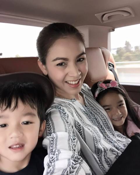 น่าร้ากกก.. น้องณดล ส่งคลิปเชียร์ แม่กบ ใน น้ำเซาะทราย แต่ตอนท้ายมีพีค น่าร้ากกก.. น้องณดล ส่งคลิปเชียร์ แม่กบ ใน น้ำเซาะทราย แต่ตอนท้ายมีพีค