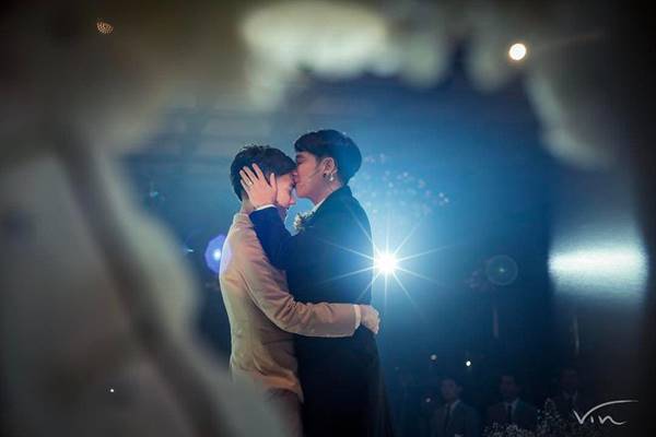 เก็บตกภาพงานแต่ง บอย เก่ง คู่รักเกย์เน็ตไอดอล วิวาห์หวานชื่น เก็บตกภาพงานแต่ง บอย เก่ง คู่รักเกย์เน็ตไอดอล วิวาห์หวานชื่น