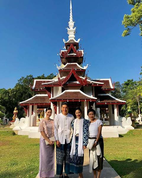 เอิร์ธ ณัฐนันท์ จูงมือ แอ้ม ศิรประภา เอิร์ธ ณัฐนันท์ จูงมือ แอ้ม ศิรประภา