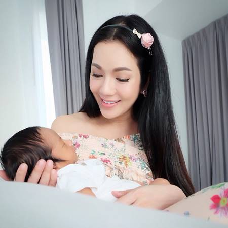 อ๋อม สกาวใจ อ๋อม สกาวใจ