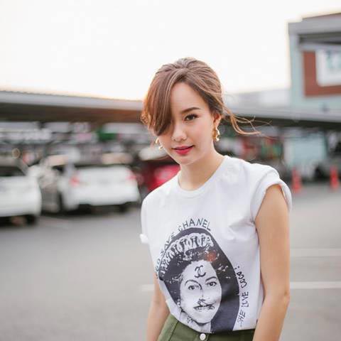 เต้ย จรินทร์พร ขอแจง หลังถูกขุดภาพ นั่งสมาธิในวัดพระธรรมกาย เต้ย จรินทร์พร ขอแจง หลังถูกขุดภาพ นั่งสมาธิในวัดพระธรรมกาย