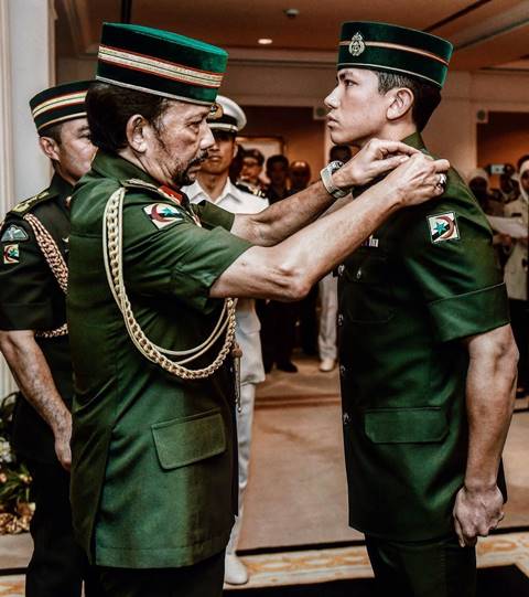 เจ้าชายบรูไนขึ้นแท่นเชื้อพระวงศ์หนุ่มโสดสุดฮอต หลังเจ้าชายแฮร์รี่มีสาวในพระทัยแล้ว เจ้าชายบรูไนขึ้นแท่นเชื้อพระวงศ์หนุ่มโสดสุดฮอต หลังเจ้าชายแฮร์รี่มีสาวในพระทัยแล้ว