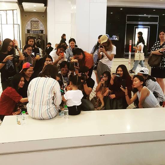 น้องชูใจ ลูกพ่อกอล์ฟ ฮอตสุด ๆ ฮั่น เดอะสตาร์ เอ็นดู นั่งติดเวทีรอชมความน่ารัก น้องชูใจ ลูกพ่อกอล์ฟ ฮอตสุด ๆ ฮั่น เดอะสตาร์ เอ็นดู นั่งติดเวทีรอชมความน่ารัก