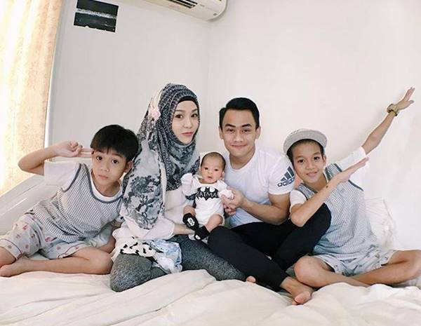 นุ๊ก สุทธิดา คลอดลูกชายคนที่ 3 แล้ว ตั้งชื่อ มูฮาหมัด อยู่กันเป็นครอบครัวใหญ่ นุ๊ก สุทธิดา คลอดลูกชายคนที่ 3 แล้ว ตั้งชื่อ มูฮาหมัด อยู่กันเป็นครอบครัวใหญ่