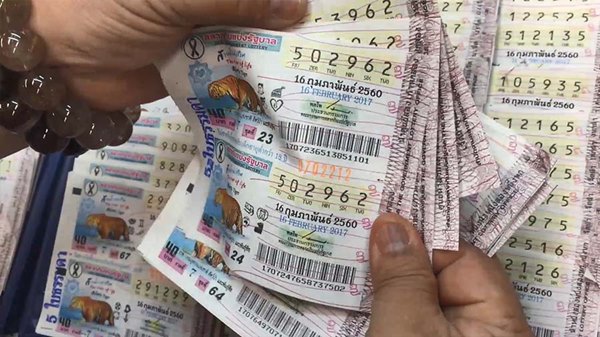 แห่ซื้อเลขมงคลสถาปนาสมเด็จพระสังฆราช แห่ซื้อเลขมงคลสถาปนาสมเด็จพระสังฆราช